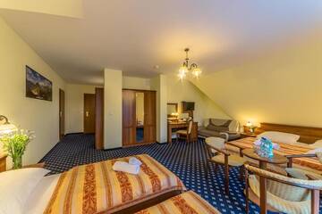 Фото номера Четырехместный номер Отель Hotel Liptakówka г. Бялка-Татшаньска 3