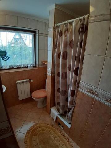 Фото номера Трехместный номер с собственной ванной комнатой вне номера Проживание в семье Dom Wypoczynkowy Jędruś г. Бялка-Татшаньска 5