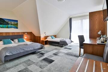 Фото номера Стандартный трехместный номер Отель Hotel Bystra г. Бялка-Татшаньска 3