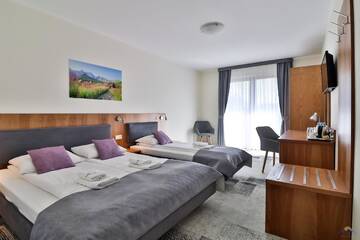 Фото номера Стандартный трехместный номер Отель Hotel Bystra г. Бялка-Татшаньска 5